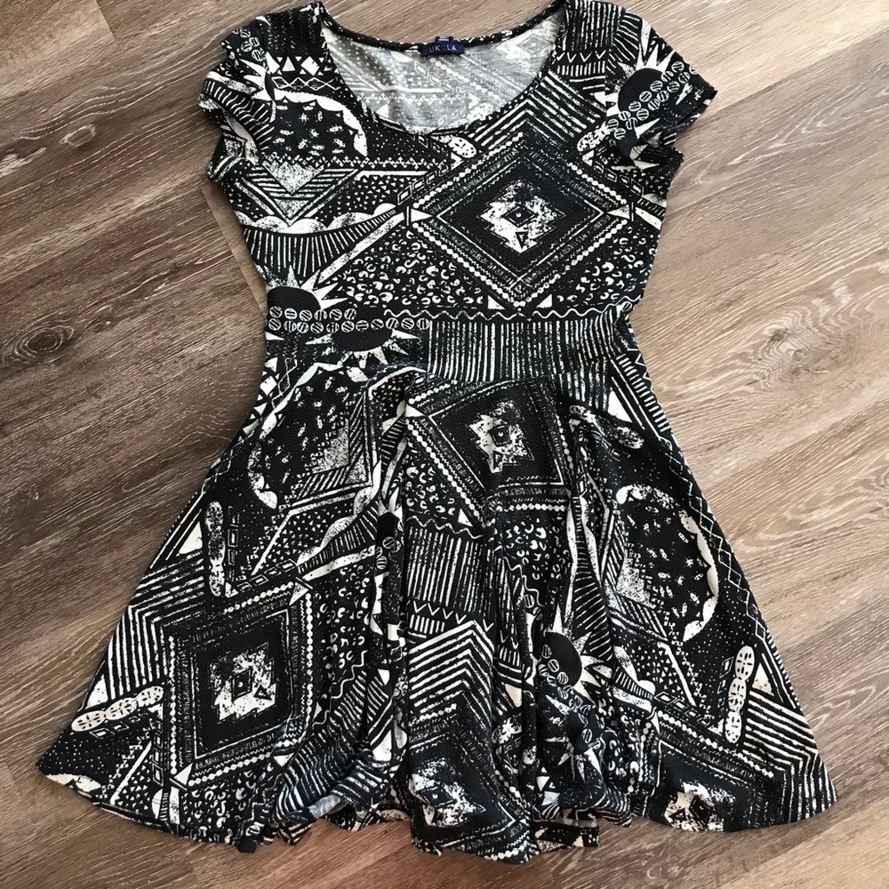 Dress - Picture 1 of 2